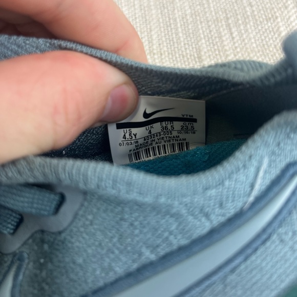 Nike Epic React Flyknit 2 (GS) Big Kids' Running Shoes Aviator Grey - US 4.5Y - Picture 6 of 7